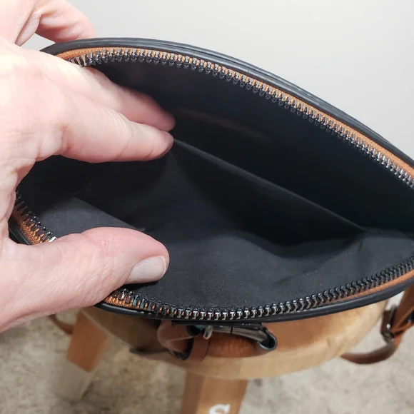 Like New, Sam&Hadley vegan textured grain purse - Picture 13 of 15